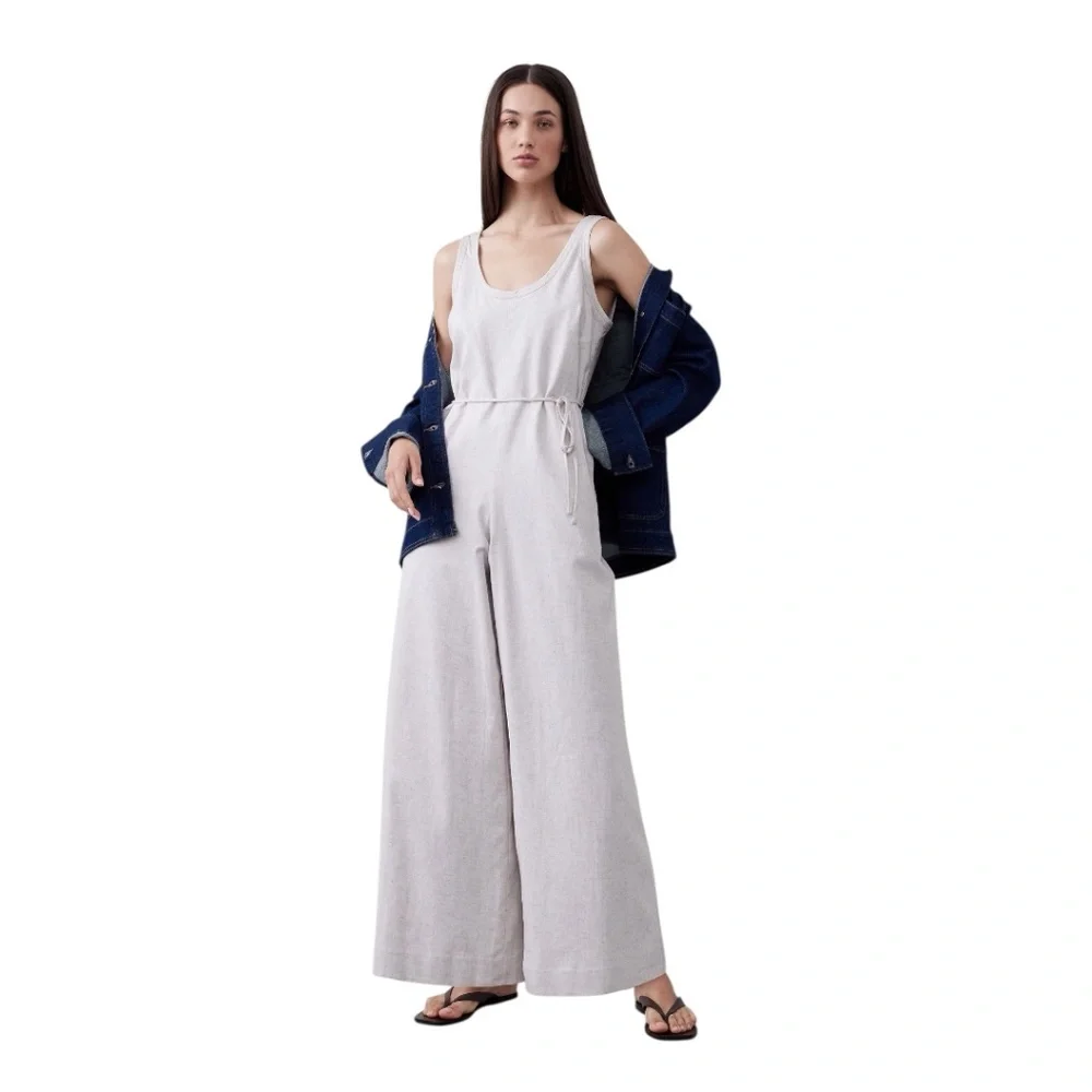 Banana Rep Women's Sleeveless, wide-leg jumpsuit oatmeal self-tie waist belt, Sm